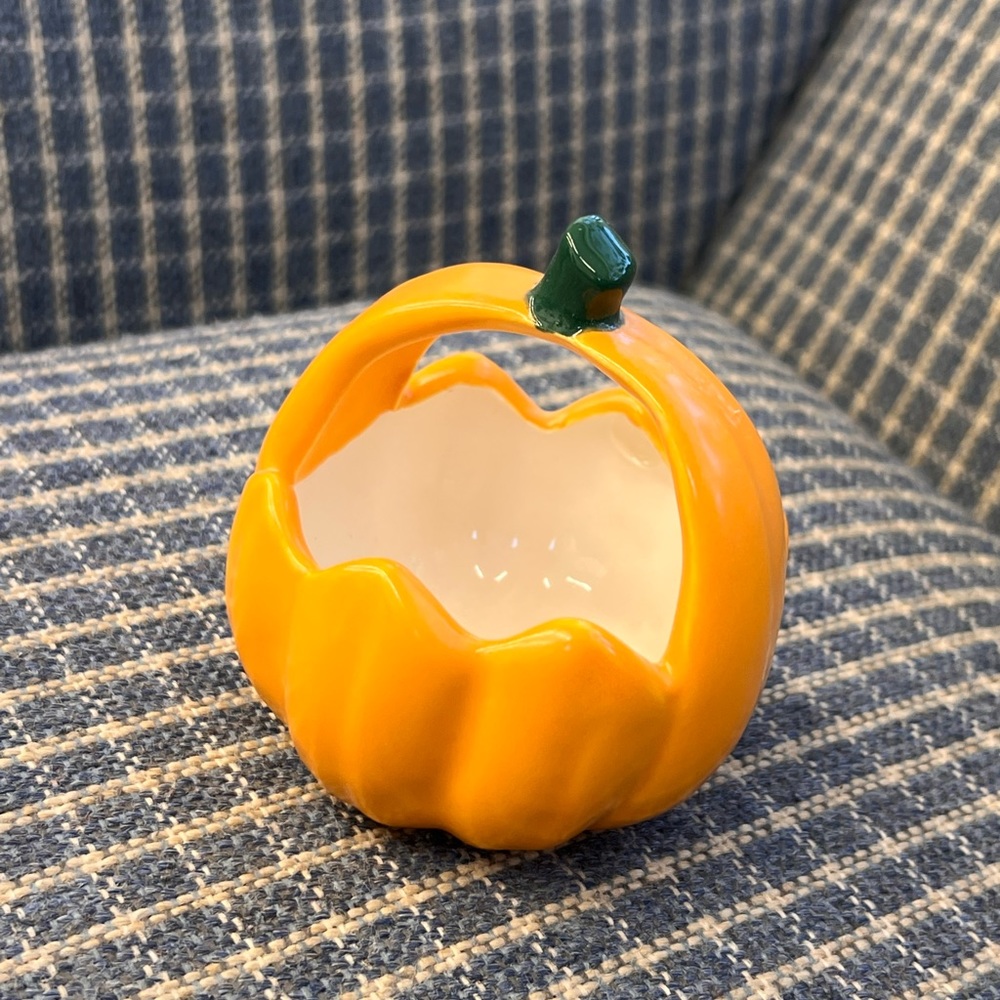 Ceramic pumpkin holder